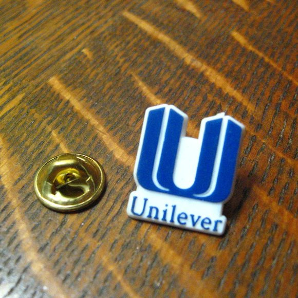 🛍 Unilever Vintage "U" Logo Company Lapel Pin - Picture 2 of 4